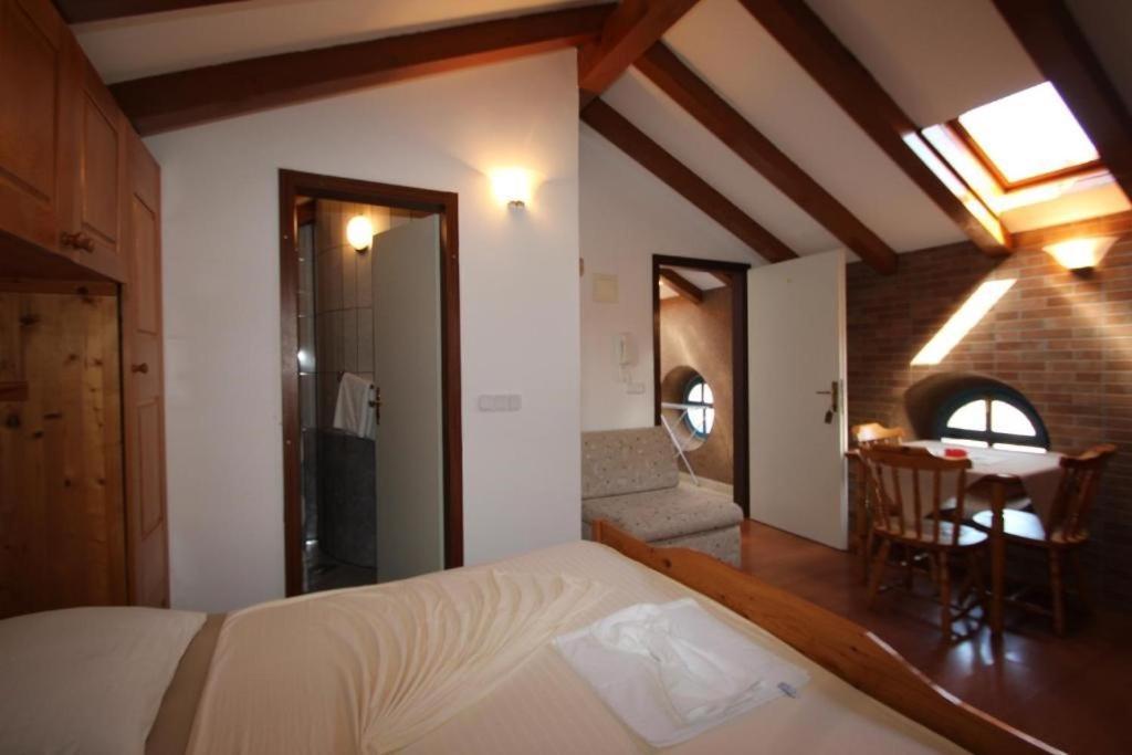 Lovely Studio Apartments Mali Raj Vrsar Extérieur photo
